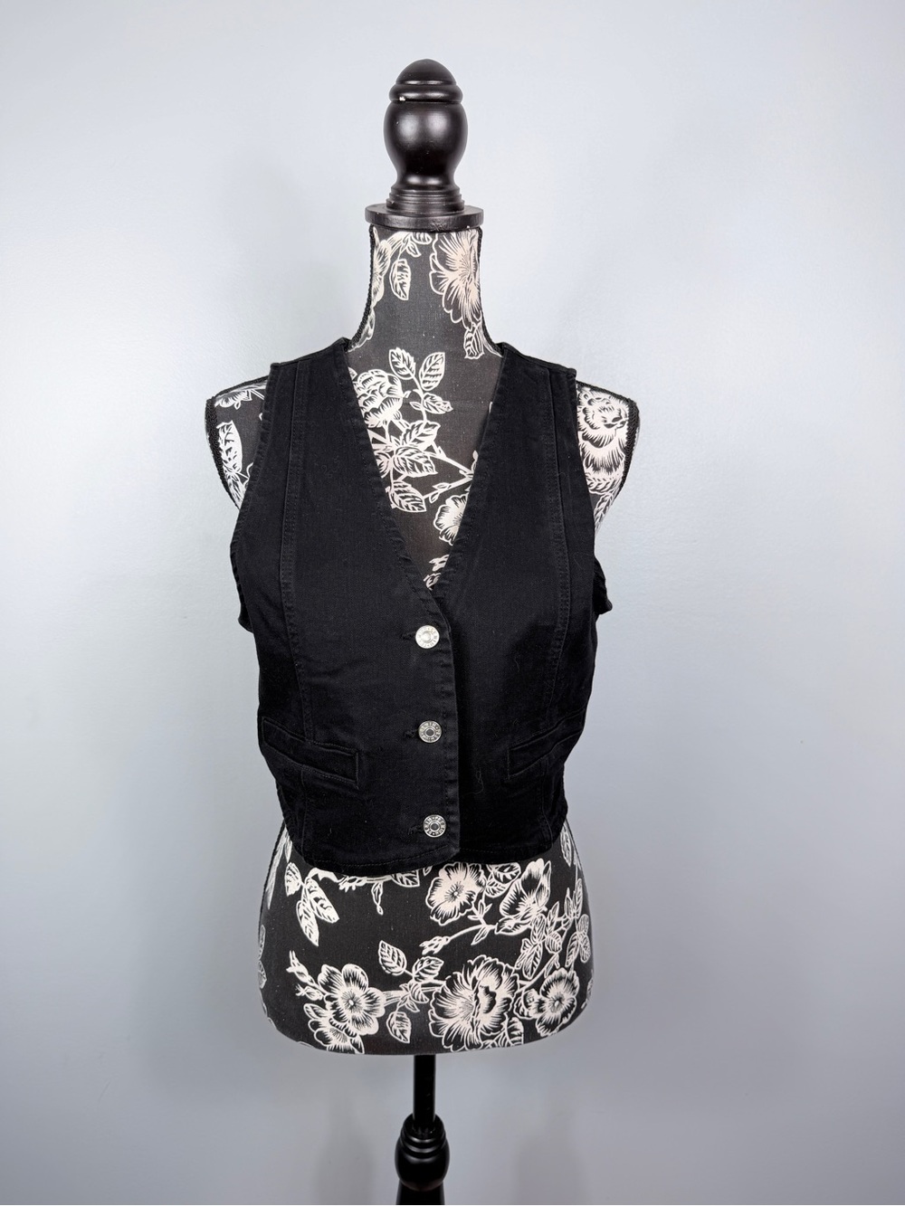 NWT Love Tree Denim black button down cropped sleeveless stretch vest size large